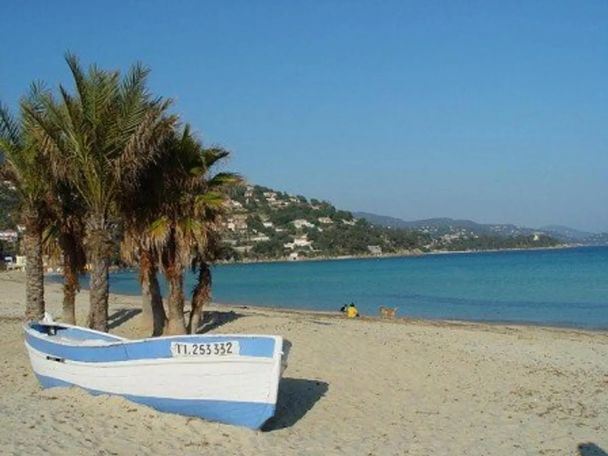 Appartement Calme, 4 Couchages, Proche Plage Et Commerces, Terrasse Exposee Sud, Parking Privatif - Fr-1-251-508 Le Lavandou 0*,  Frankrijk